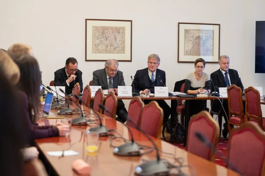 Zdravotní výbor českého Senátu varuje před nárůstem dětské obezity v Česku, přibývá zdravotních problémů.