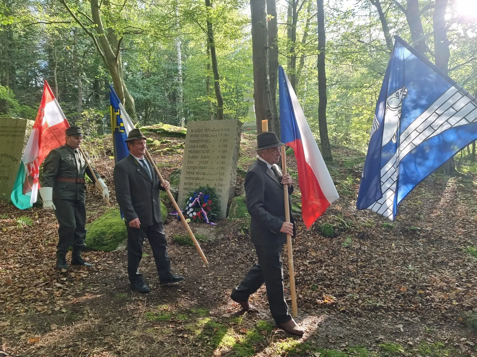 Pomník v Háji hrdinů v Tchořovicích